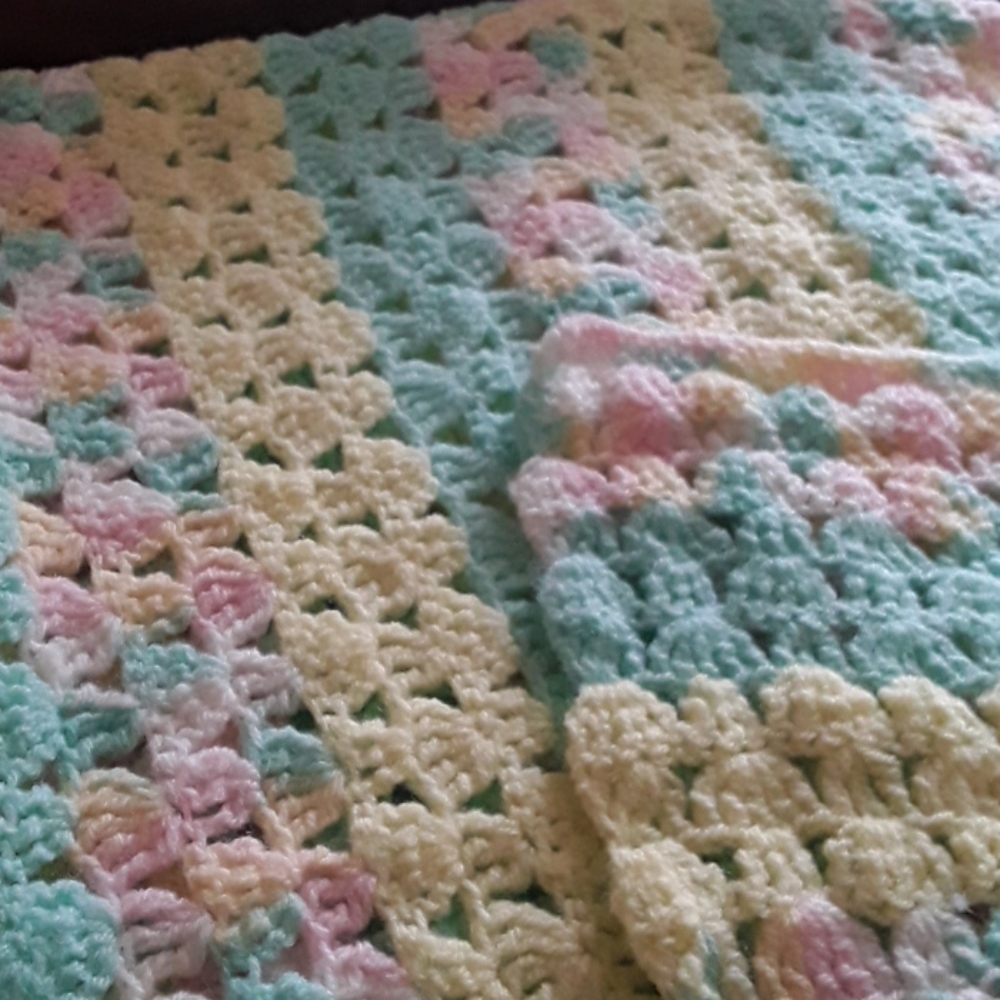 NEW❣HANDMADE BABY AFGHAN - NEW❣